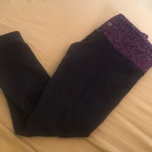 REVERSIBLE Lululemon black/purple crop pant size 4